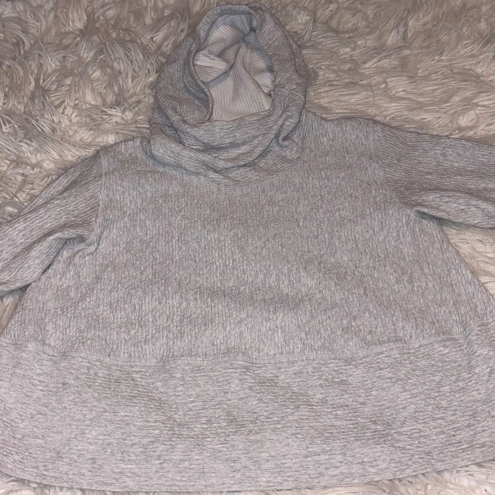 Lululemon Textured Hoodie Pullover Gray Oversized Small Cropped